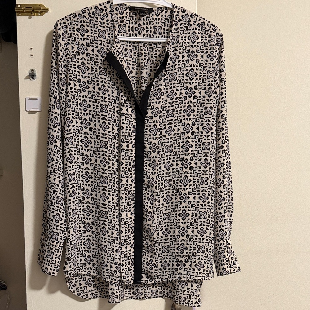 Banana Republic Black and Cream Patterned Blouse